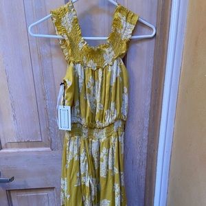 Vanity room yellow dress